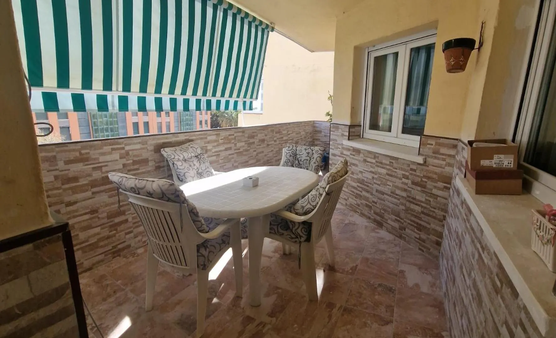 Castillo Apartament contacts